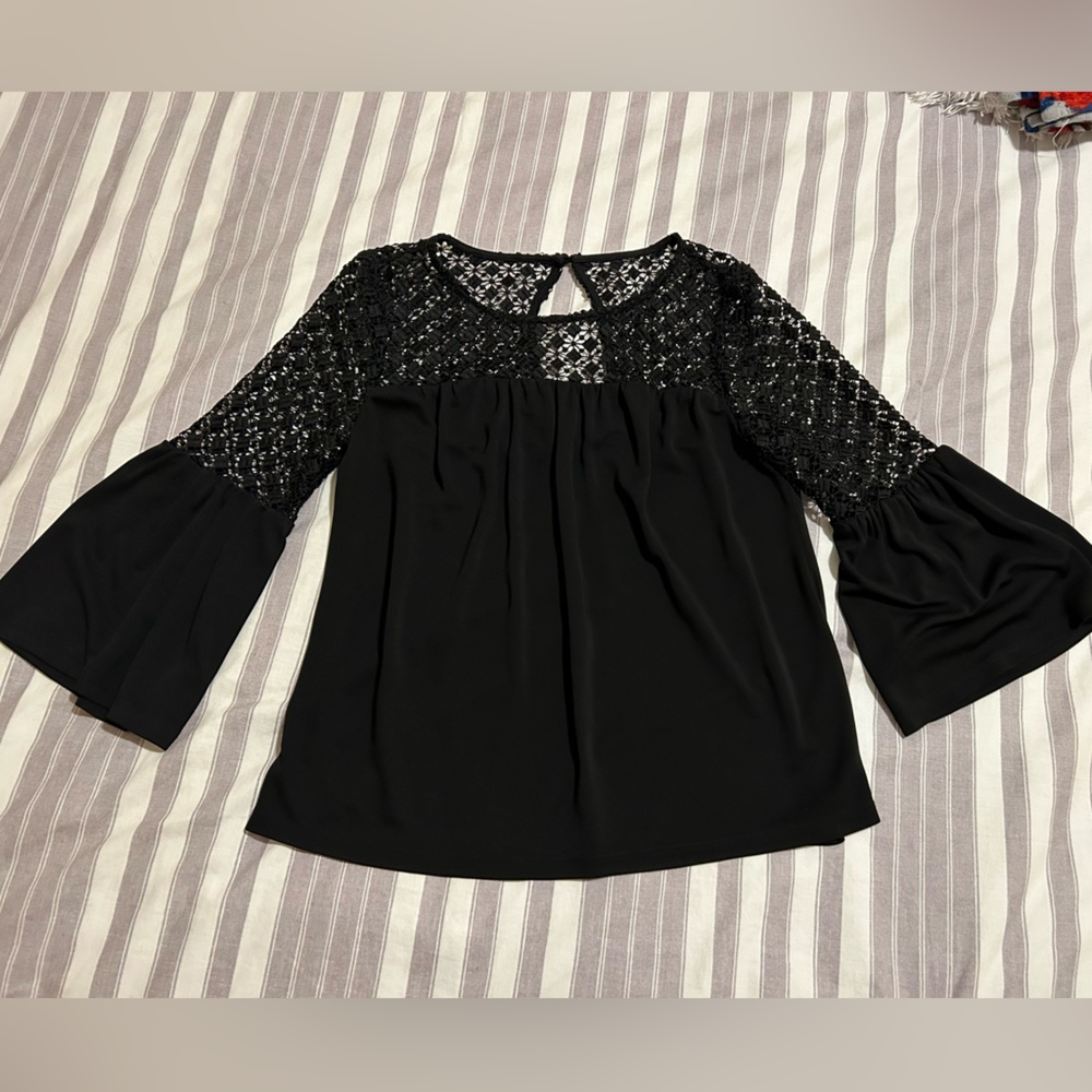 White House black market black top with net